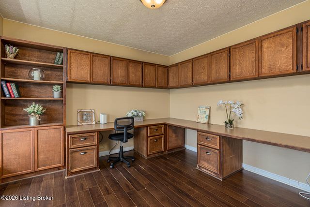 633 Windbrook Dr, Elizabethtown, KY 42701