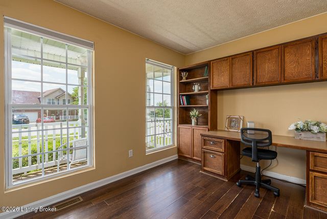 633 Windbrook Dr, Elizabethtown, KY 42701