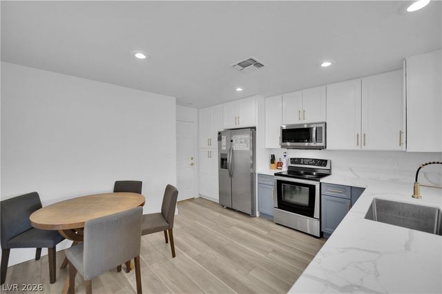 6940 Emerald Springs Lane, Las Vegas, NV 89113