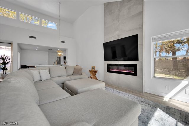 6940 Emerald Springs Lane, Las Vegas, NV 89113