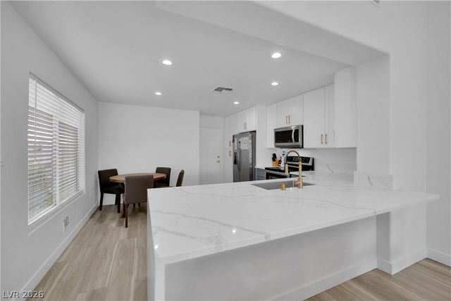 6940 Emerald Springs Lane, Las Vegas, NV 89113