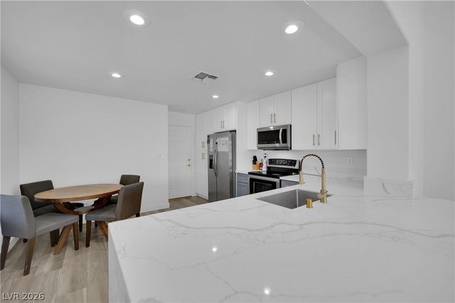 6940 Emerald Springs Lane, Las Vegas, NV 89113