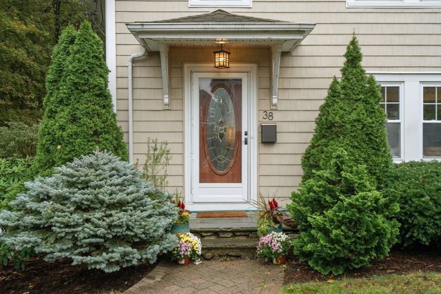 38 Lindenwood, Stoneham, MA 02180