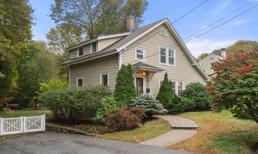 38 Lindenwood, Stoneham, MA 02180