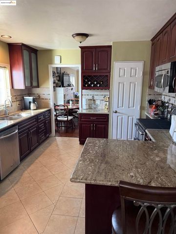 1540 Stuart St, Berkeley, CA 94703