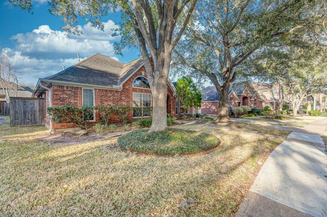 7111 Glenwood Drive, Sugar Land, TX 77479