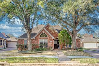 7111 Glenwood Drive, Sugar Land, TX 77479
