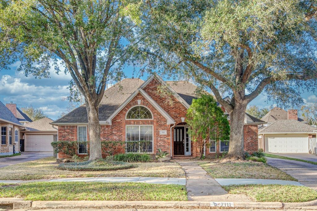 7111 Glenwood Drive, Sugar Land, TX 77479