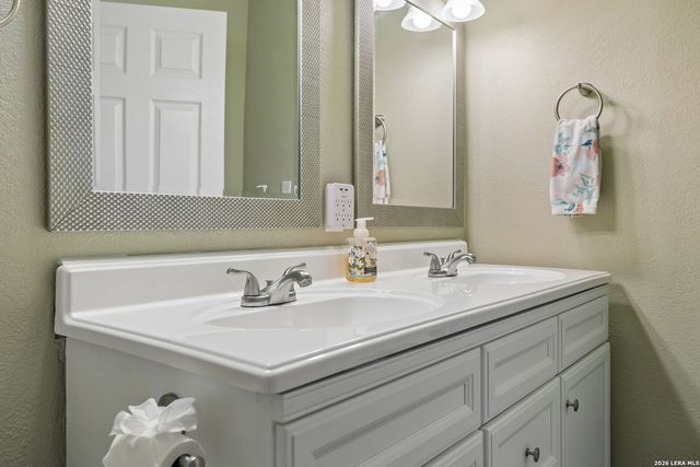 619 CLEAR COVE DR, Granite Shoals, TX 78654
