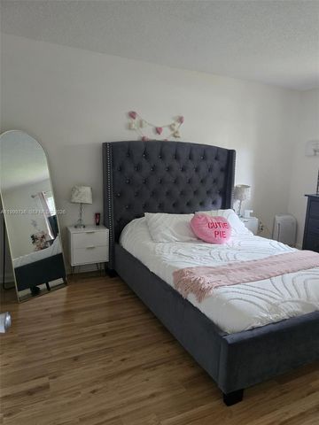 10786 N Kendall Dr D5, Miami, FL 33176