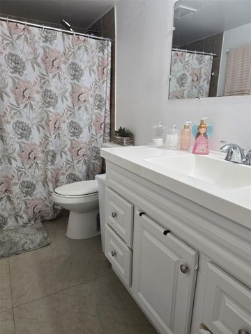 10786 N Kendall Dr D5, Miami, FL 33176