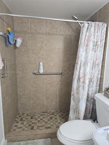 10786 N Kendall Dr D5, Miami, FL 33176