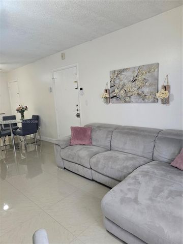 10786 N Kendall Dr D5, Miami, FL 33176