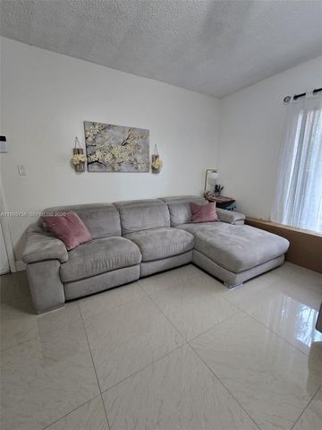 10786 N Kendall Dr D5, Miami, FL 33176