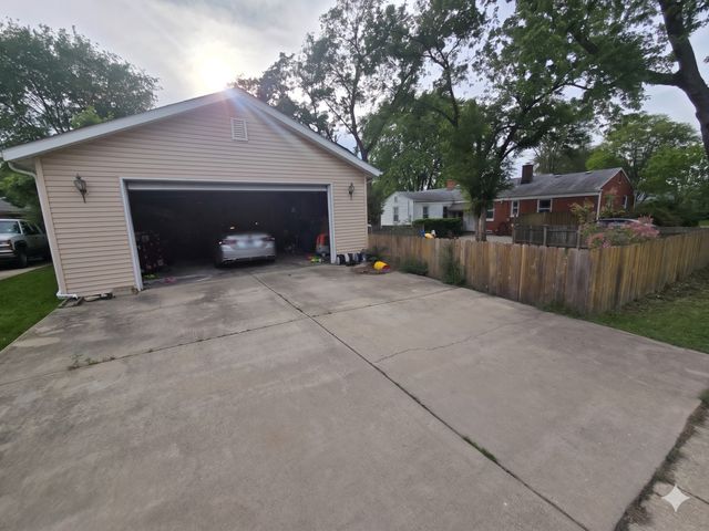1640 N Prairie Avenue, Crest Hill, IL 60403