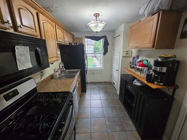 1640 N Prairie Avenue, Crest Hill, IL 60403