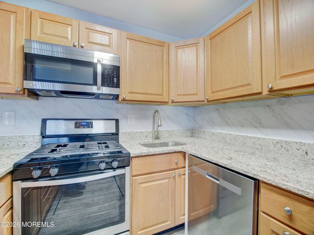 130 Applegate Lane 130, East Brunswick, NJ 08816