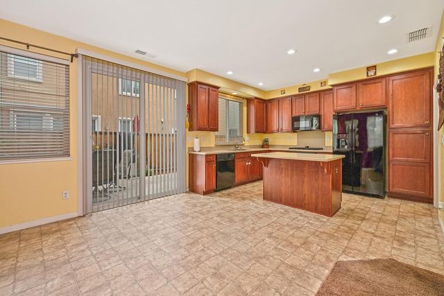 18 Bellows Pond Pl, Sacramento, CA 95835