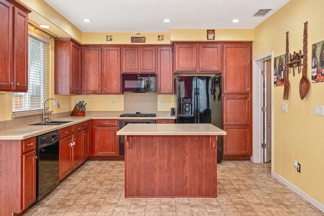 18 Bellows Pond Pl, Sacramento, CA 95835