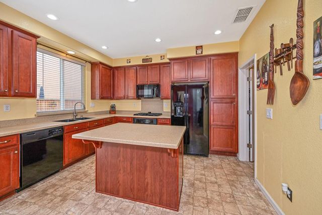18 Bellows Pond Pl, Sacramento, CA 95835