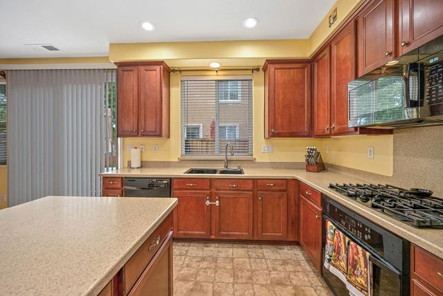 18 Bellows Pond Pl, Sacramento, CA 95835