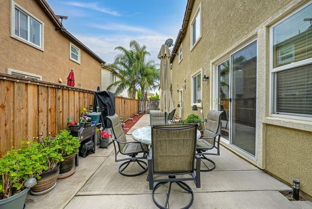 18 Bellows Pond Pl, Sacramento, CA 95835