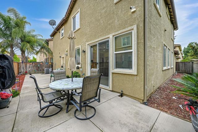 18 Bellows Pond Pl, Sacramento, CA 95835