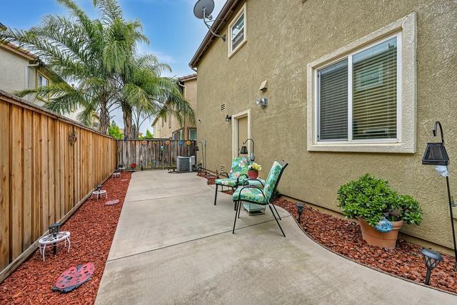 18 Bellows Pond Pl, Sacramento, CA 95835