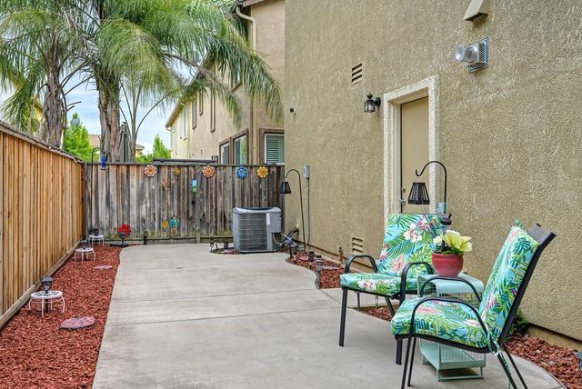 18 Bellows Pond Pl, Sacramento, CA 95835