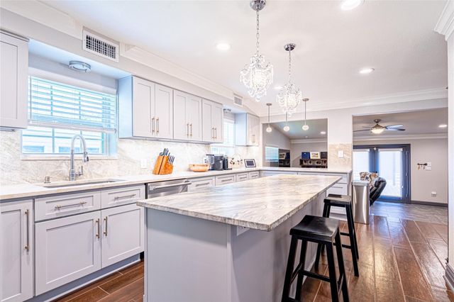 3217 Parkwood Drive, Houston, TX 77021