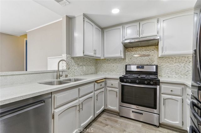9600 Sylmar Avenue 19, Panorama City, CA 91402