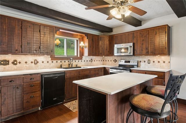 1925 S Main St, N Franklin Twp, PA 15301