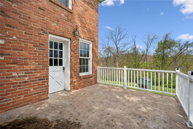 1925 S Main St, N Franklin Twp, PA 15301