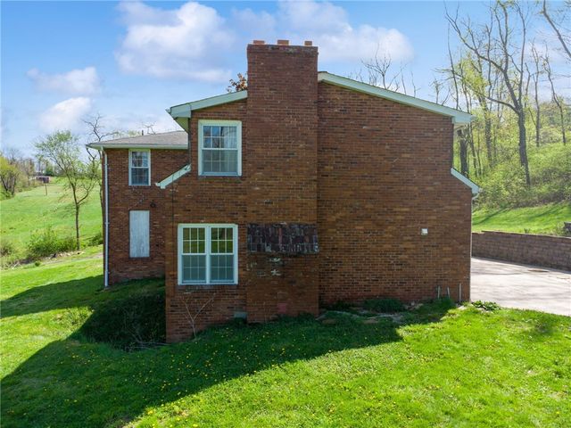 1925 S Main St, N Franklin Twp, PA 15301