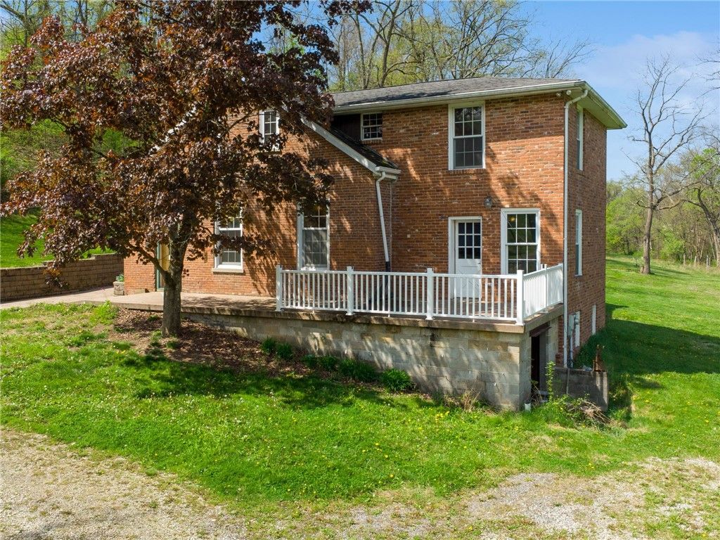1925 S Main St, N Franklin Twp, PA 15301