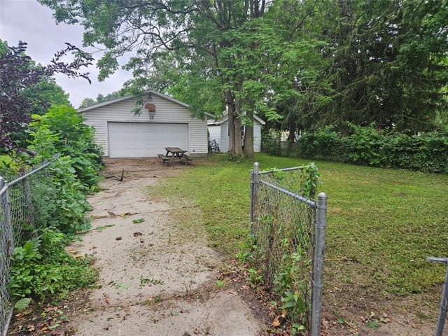 1437 Mattern Avenue, Des Moines, IA 50316