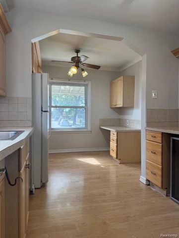 16050 Beatrice Avenue, Allen Park, MI 48101