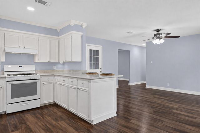 2809 3rd Avenue N, Texas City, TX 77590