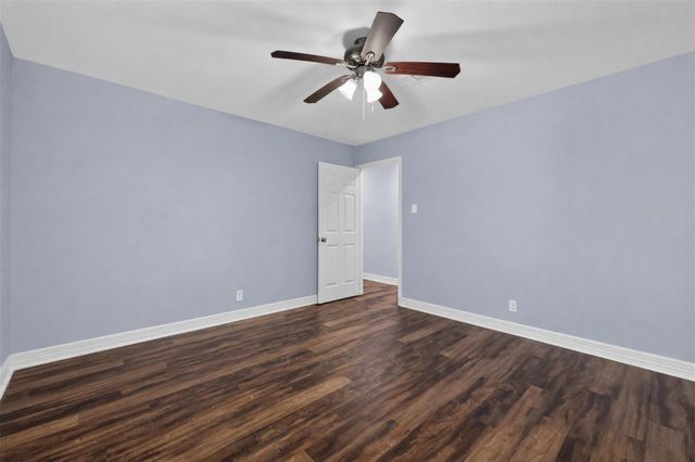 2809 3rd Avenue N, Texas City, TX 77590