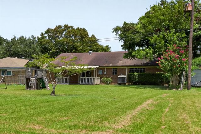 2809 3rd Avenue N, Texas City, TX 77590