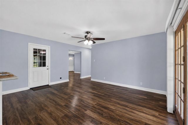 2809 3rd Avenue N, Texas City, TX 77590