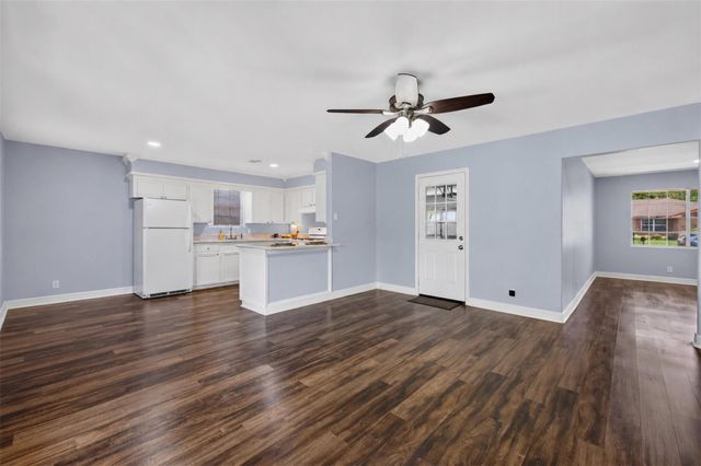 2809 3rd Avenue N, Texas City, TX 77590