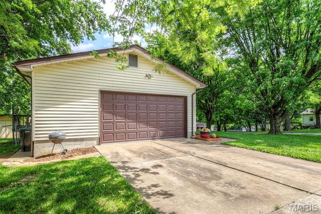 1 Towers Lane, St Charles, MO 63304