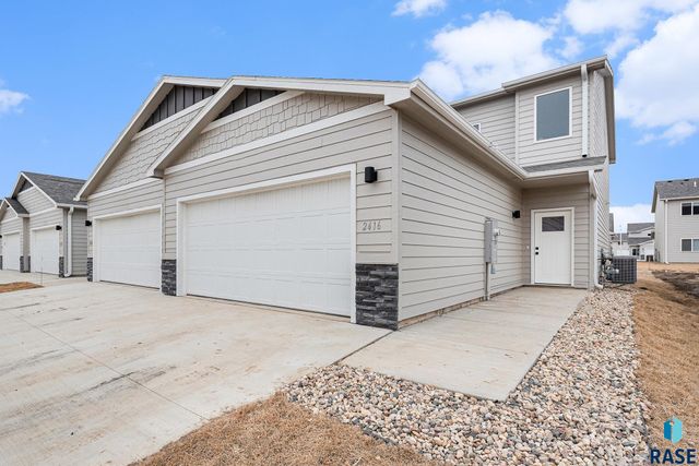 8016 E Tencate Pl, Sioux Falls, SD 57110