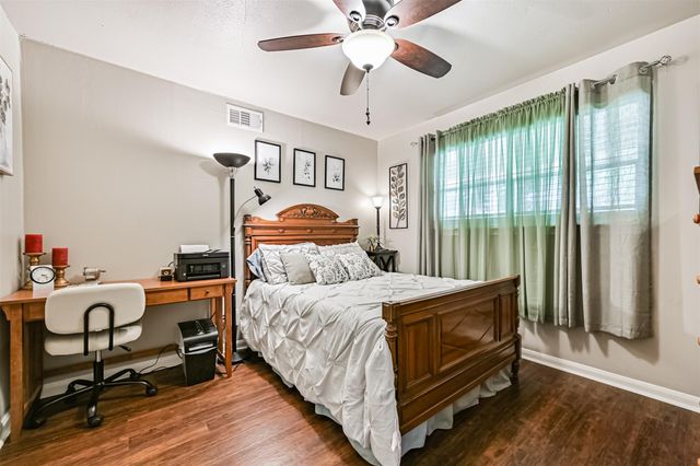 114 Wyndwood Drive, Seabrook, TX 77586