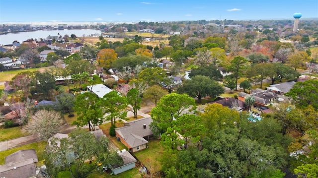 114 Wyndwood Drive, Seabrook, TX 77586