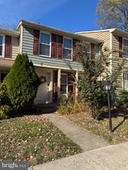 1565 AUTUMN RIDGE CIR, Reston, VA 20194