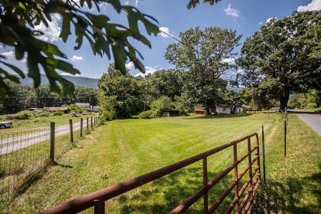 1557 RINACAS CORNER RD, Shenandoah, VA 22849