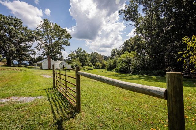 1557 RINACAS CORNER RD, Shenandoah, VA 22849