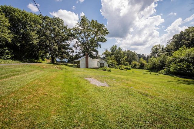 1557 RINACAS CORNER RD, Shenandoah, VA 22849